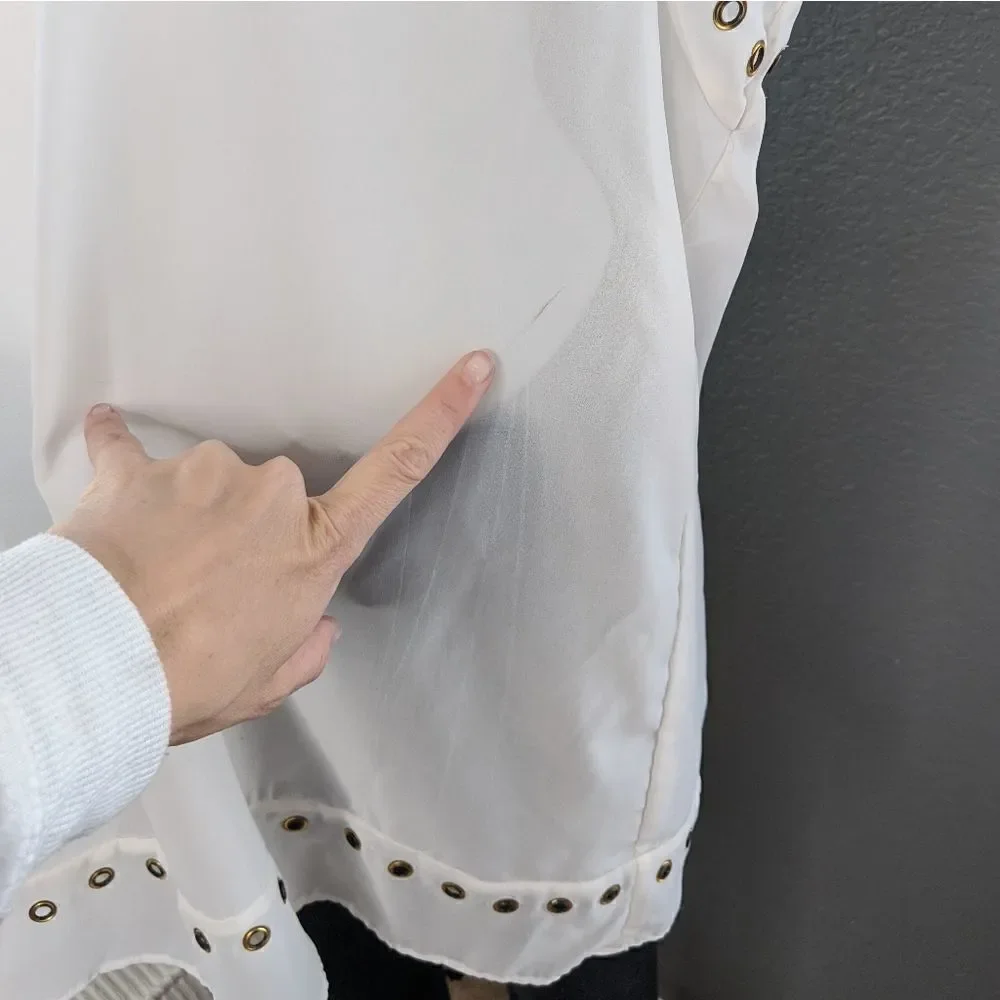 Long white tunic with Rivets
